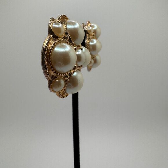 Vintage Dauplaise Clip-on Earrings Faux Pearls Gold Tone Setting 80s-90s - Picture 3 of 11
